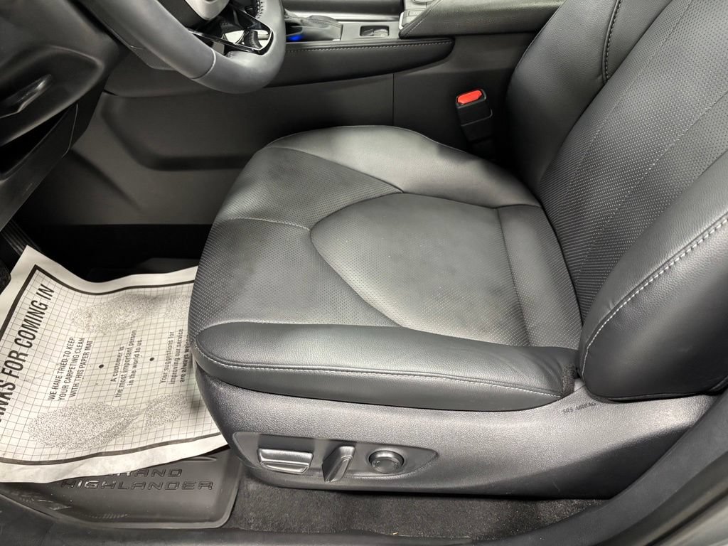 Used 2026 Toyota Grand Highlander AWD image 13