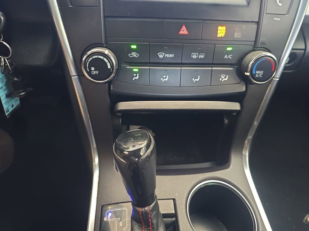 Used 2016 Toyota Camry SE image 15
