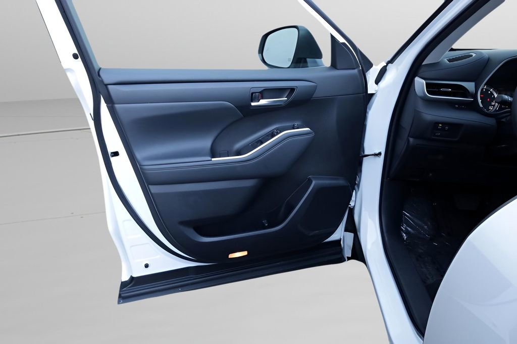 Used 2023 Toyota Highlander XLE image 36