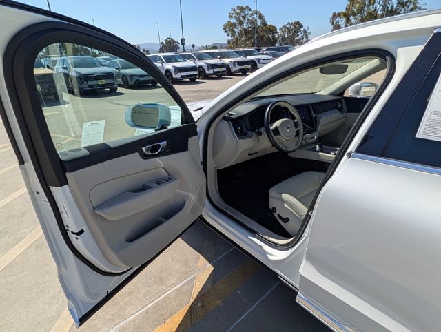 Used 2023 Volvo XC60 B5 Plus AWD/4WD image 80
