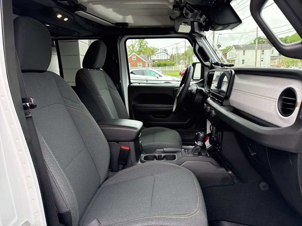 Used 2024 Jeep Gladiator Sport AWD/4WD image 29