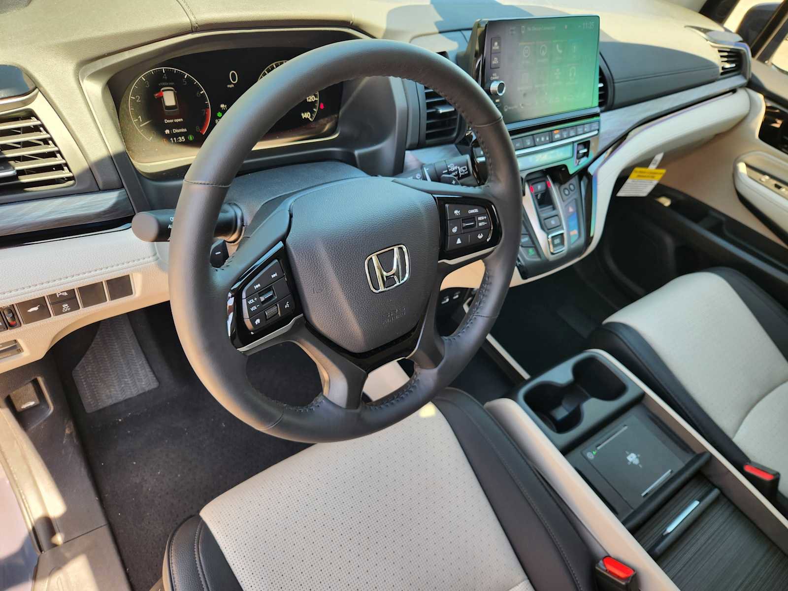 Used 2026 Honda Odyssey Elite image 2