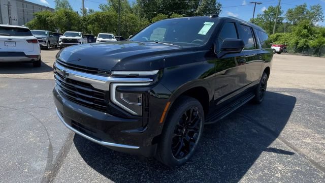 New 2026 Chevrolet Suburban LS w/ LPO, Dark Essentials Package AWD/4WD image 6