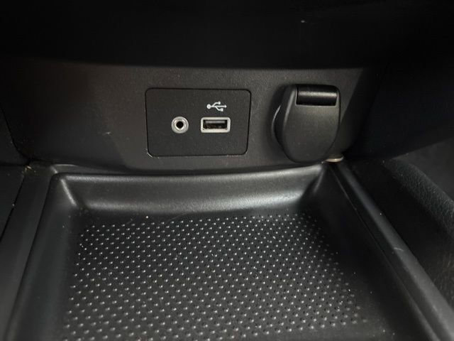 Used 2019 Nissan Rogue SV w/ Premium Package image 16