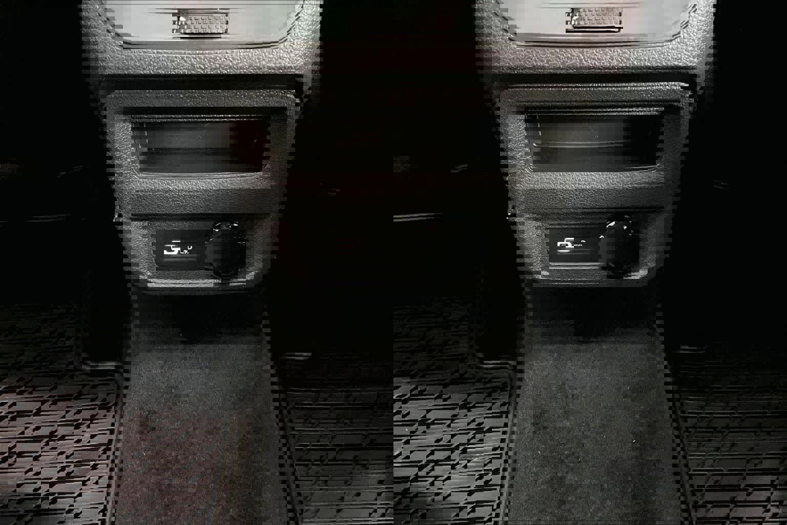 Used 2024 Volkswagen Tiguan SEL R-Line image 39