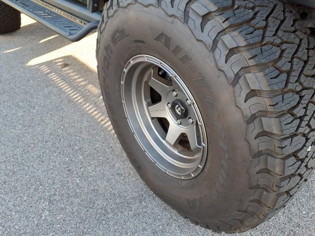 Used 2015 Jeep Wrangler Unlimited Rubicon w/ Connectivity Group AWD/4WD image 4