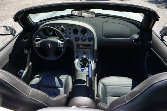 Used 2007 Pontiac Solstice Convertible w/ Premium Package RWD image 28