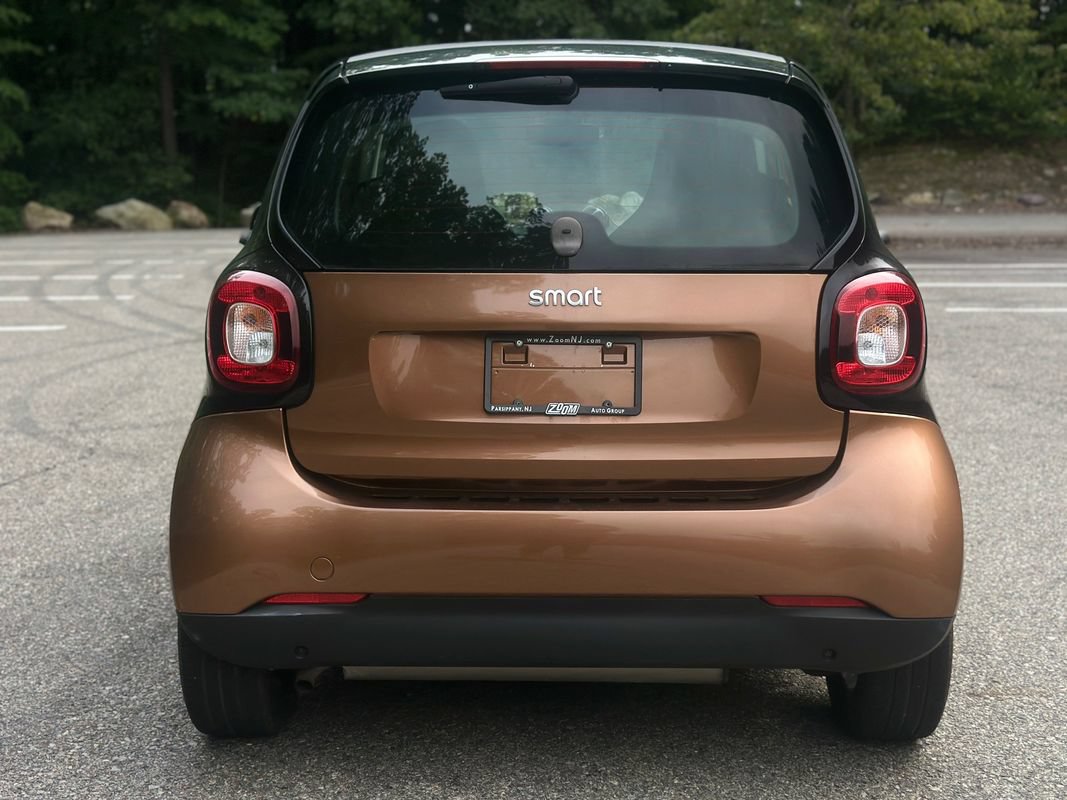 Used 2016 smart fortwo passion RWD image 6