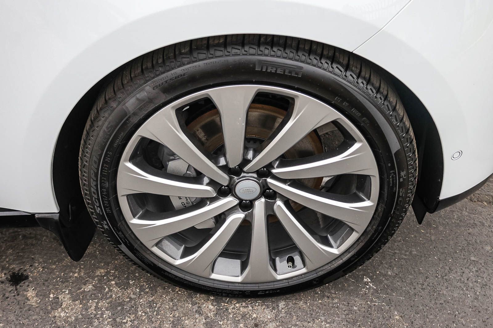 New 2025 Land Rover Range Rover SE image 14