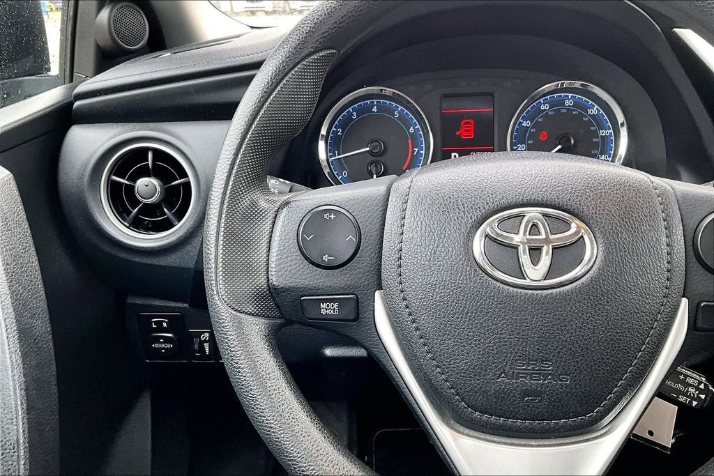 Used 2017 Toyota Corolla LE w/ Carpet Mat Package (TMS) FWD image 17