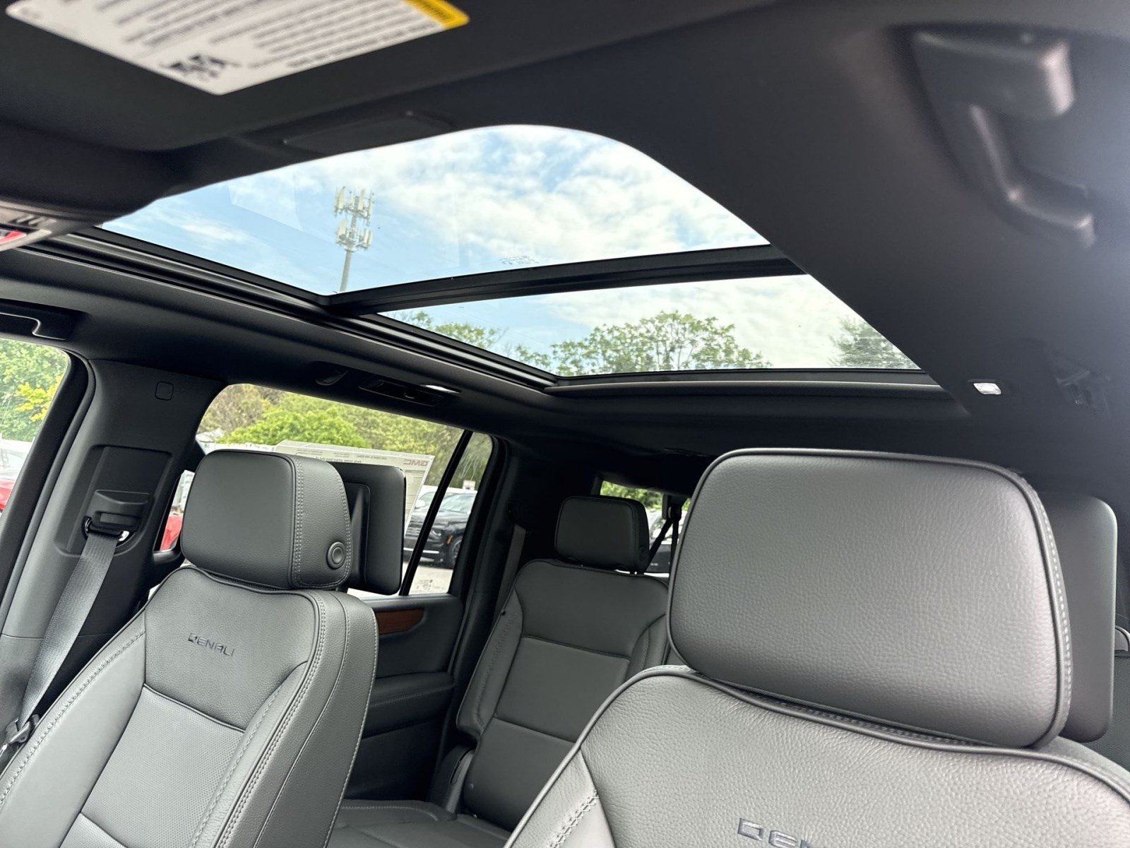 New 2026 GMC Yukon XL Denali w/ Denali Reserve Package AWD/4WD image 18