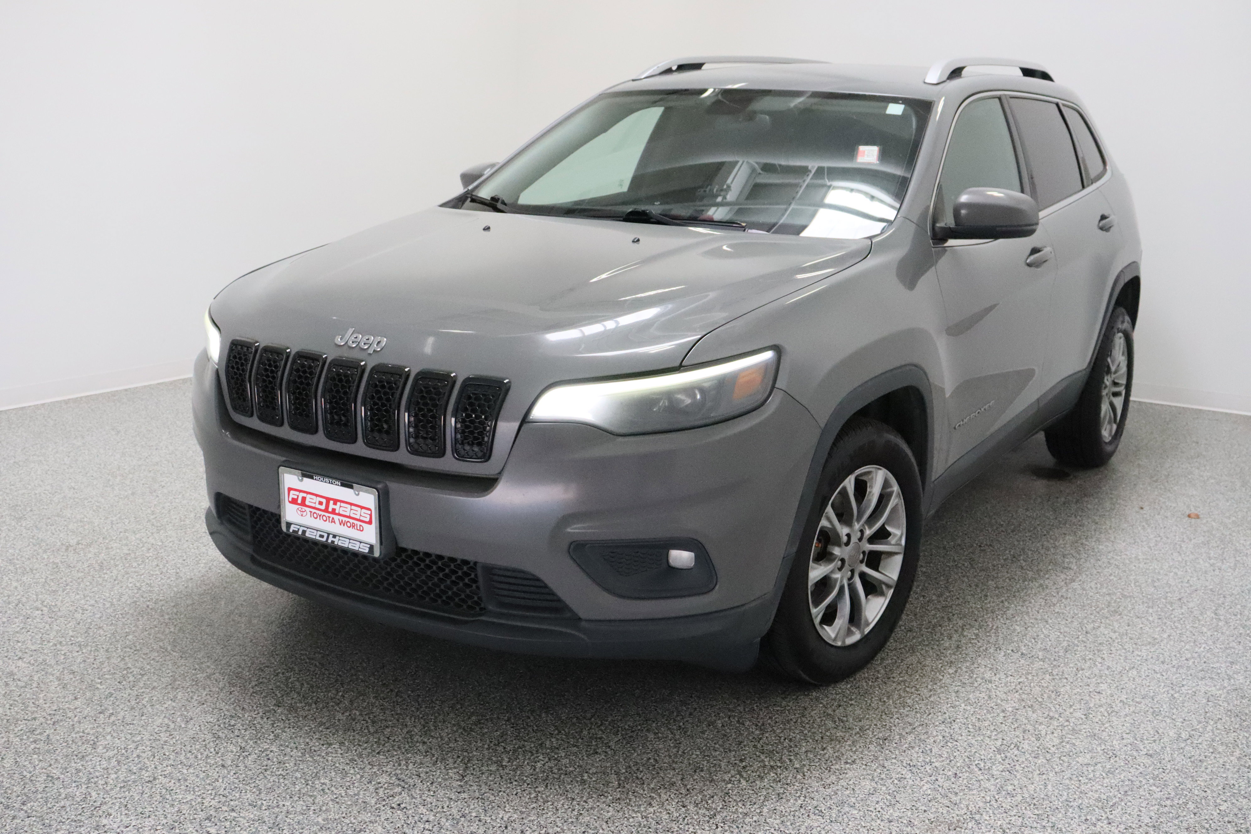 Used 2020 Jeep Cherokee Latitude Plus FWD image 2