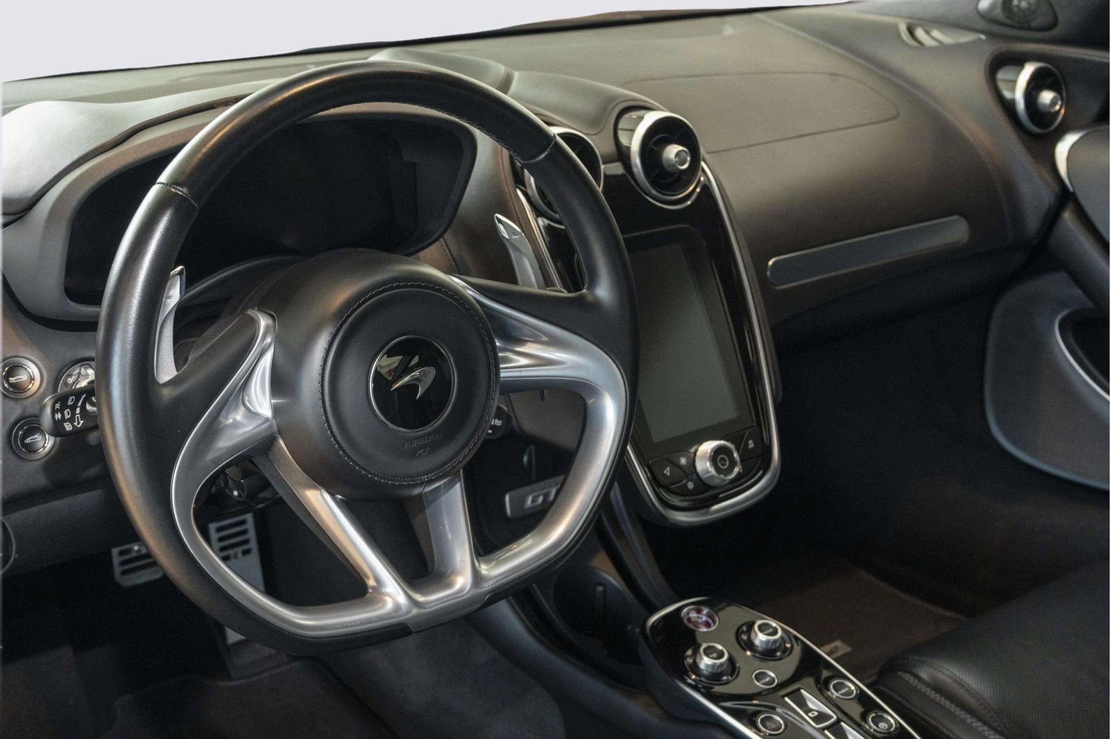 Used 2022 McLaren GT RWD image 20