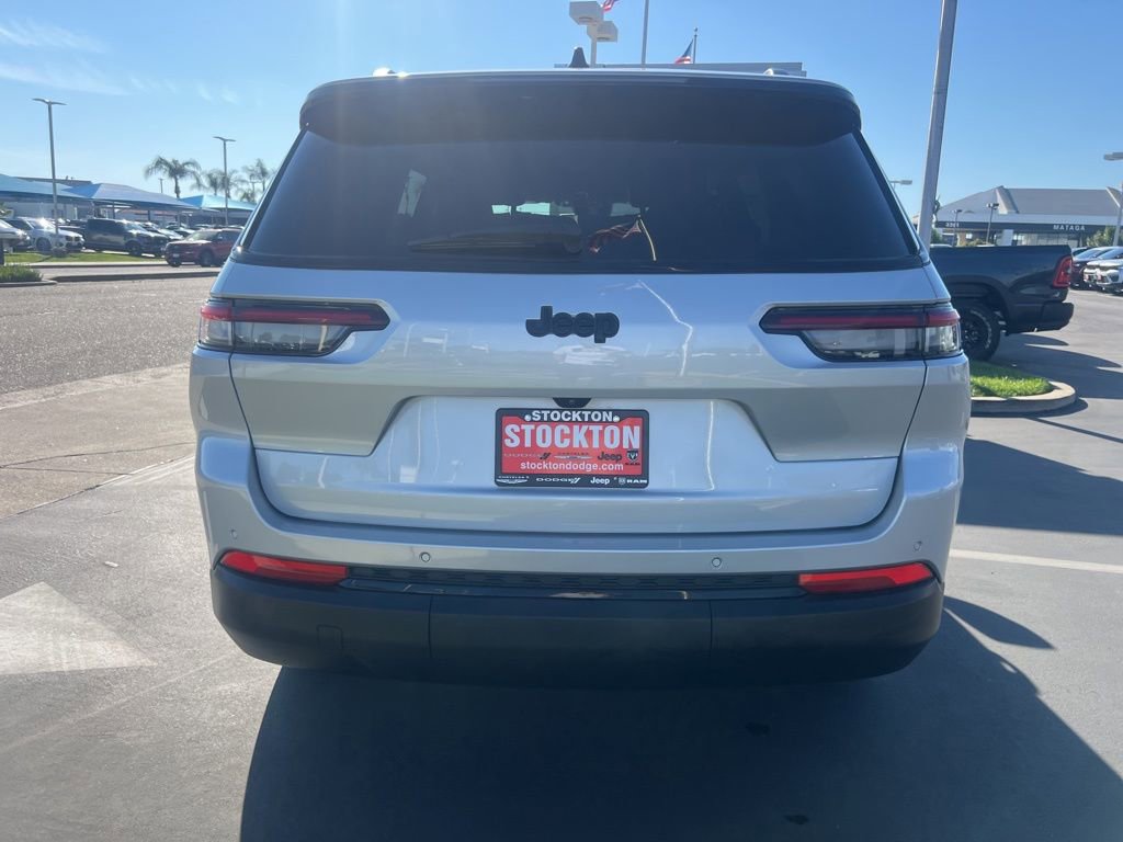 Used 2024 Jeep Grand Cherokee L Laredo image 13