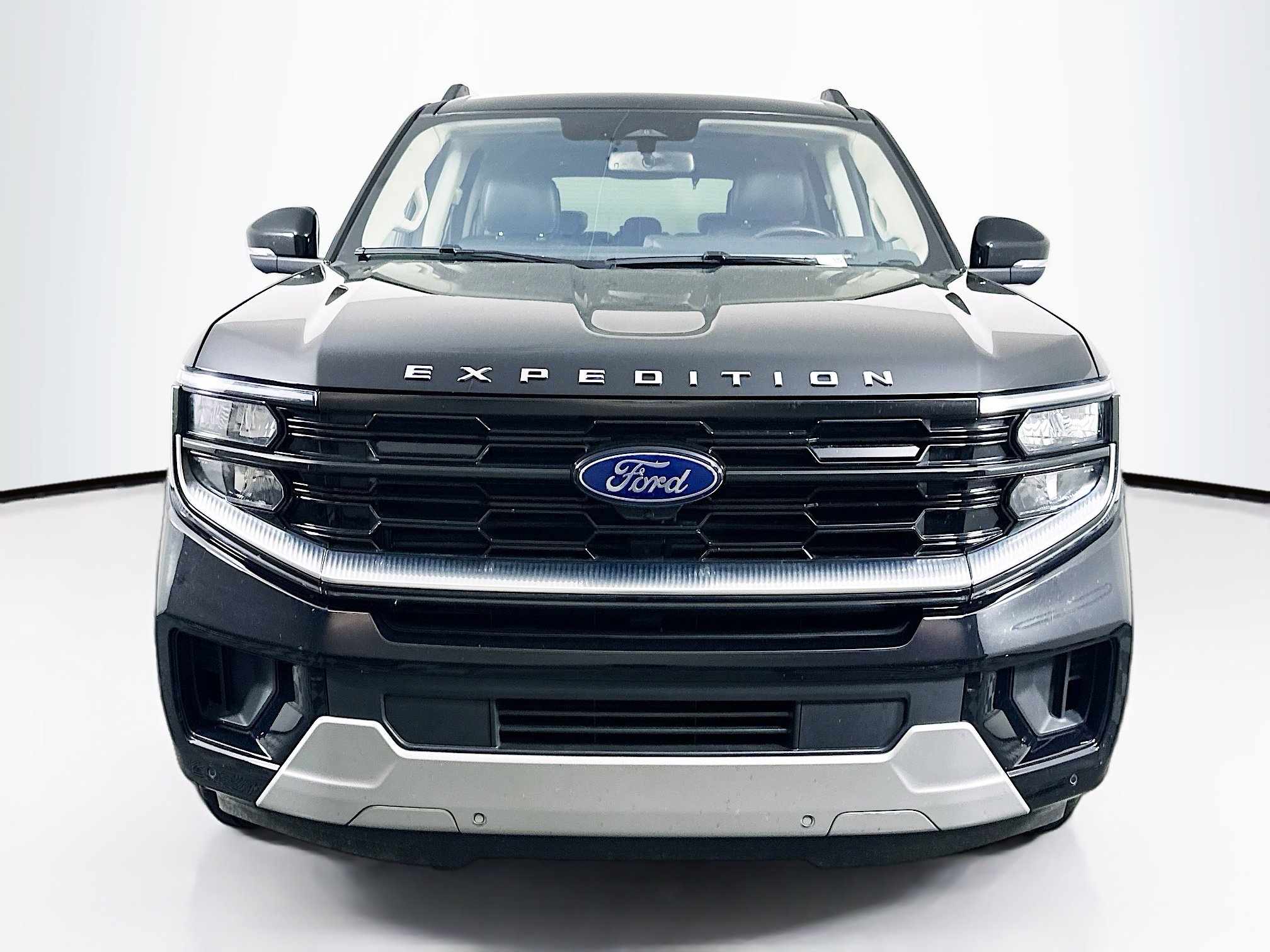 Used 2025 Ford Expedition Platinum image 2