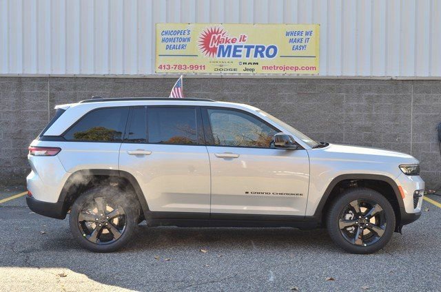 New 2025 Jeep Grand Cherokee Limited w/ Black Appearance Package
