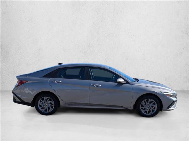 Used 2024 Hyundai Elantra SEL FWD image 4