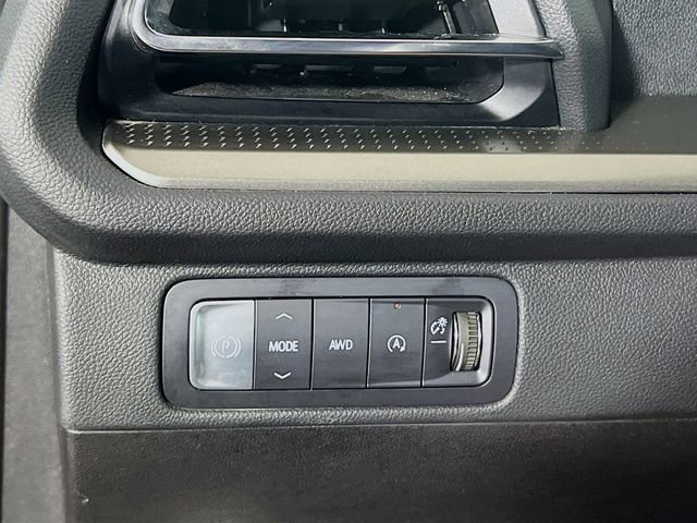 Used 2025 Chevrolet Traverse LT AWD/4WD image 12