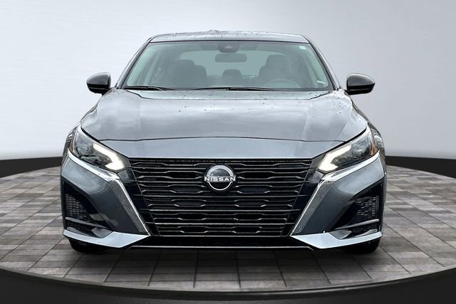 Used 2025 Nissan Altima 2.5 SV image 2