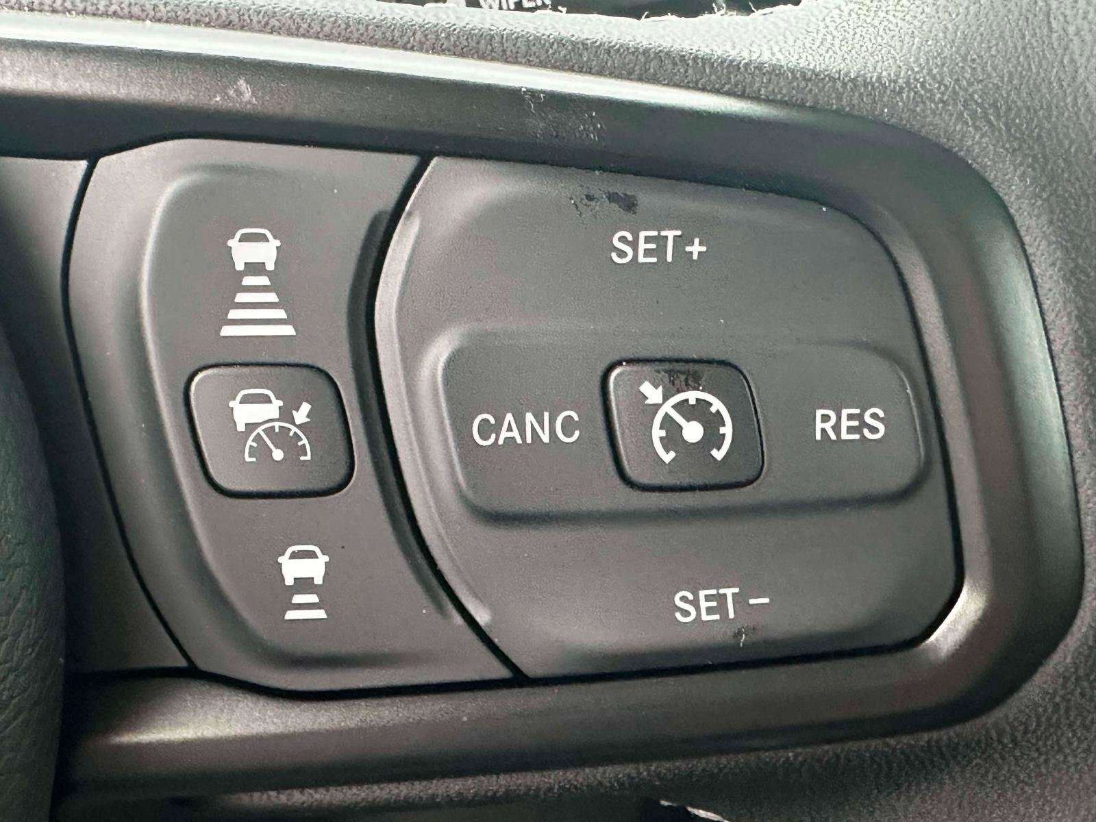Used 2025 Jeep Wrangler Sport AWD/4WD image 16
