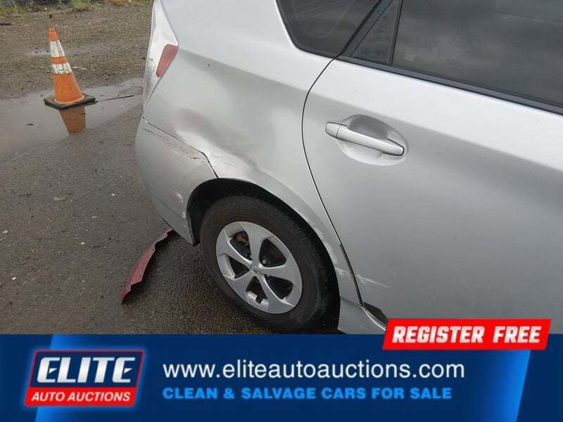 Used 2015 Toyota Prius Two FWD image 12
