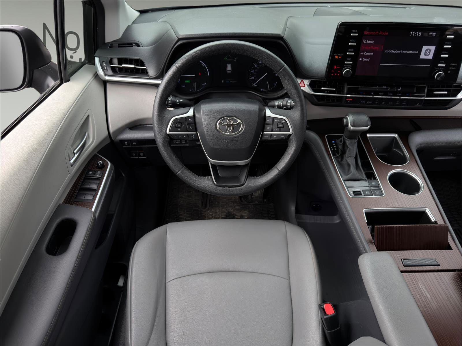 Used 2023 Toyota Sienna XLE image 18