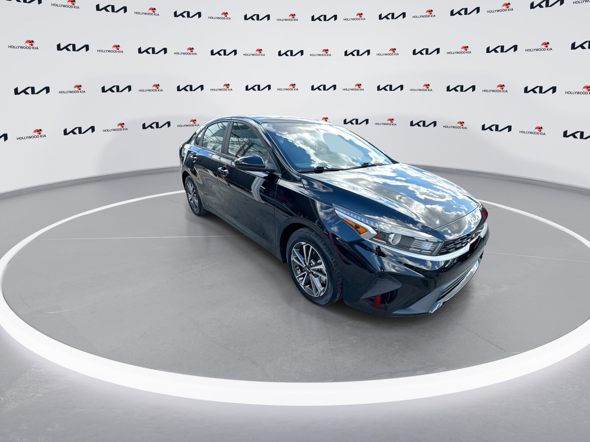 Used 2022 Kia Forte LXS image 2