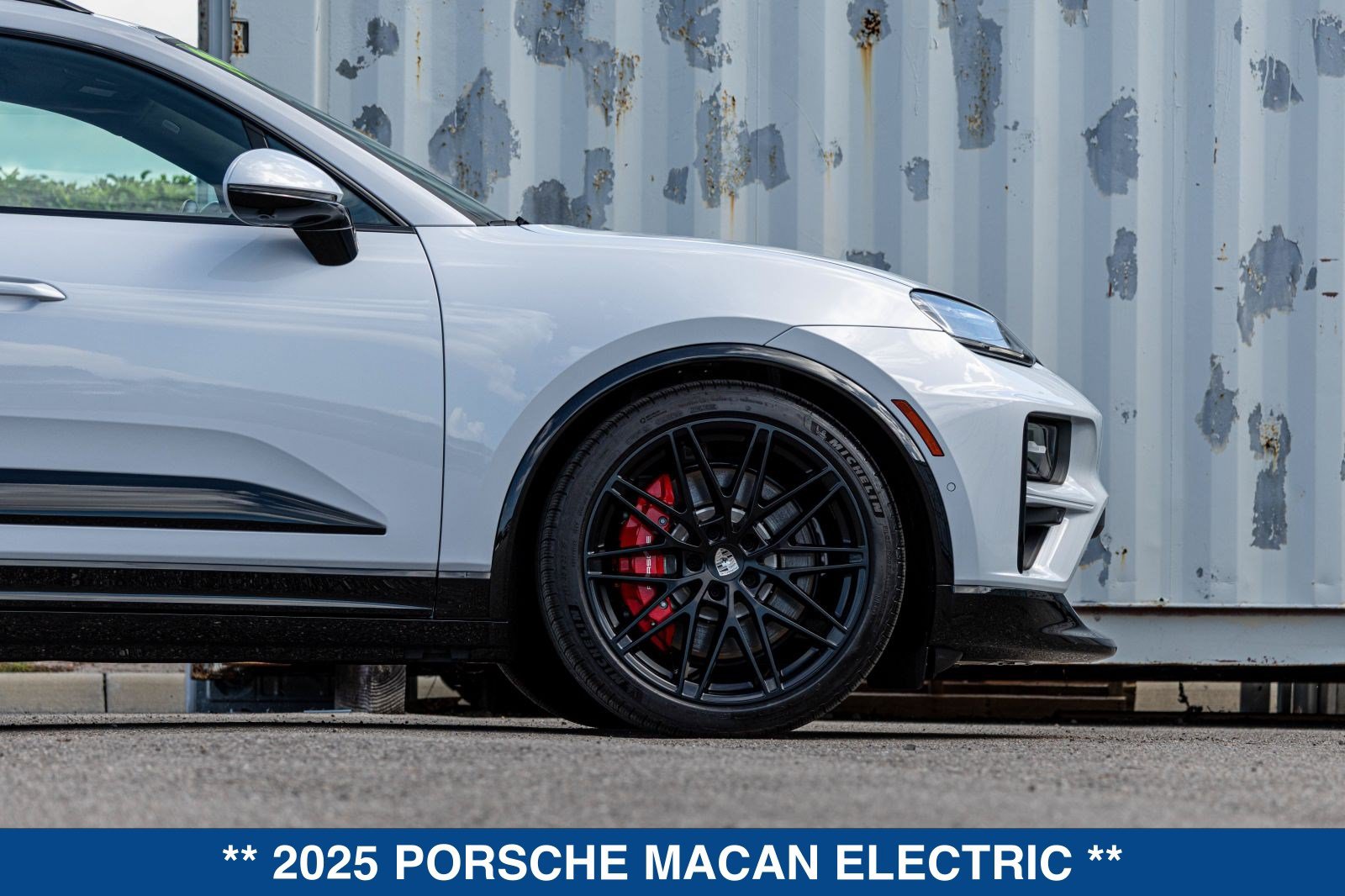 Used 2025 Porsche Macan Turbo Electric AWD/4WD image 34