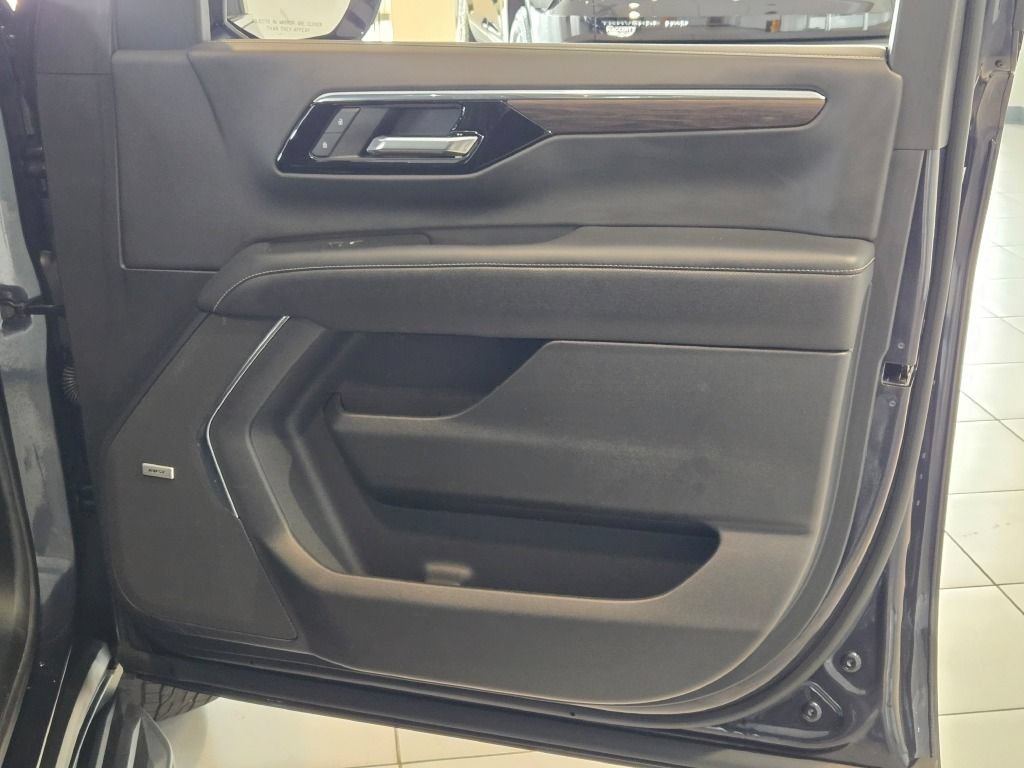 Certified 2025 Chevrolet Tahoe Premier AWD/4WD image 5