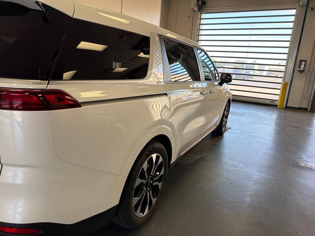 Used 2024 Kia Carnival EX FWD image 7
