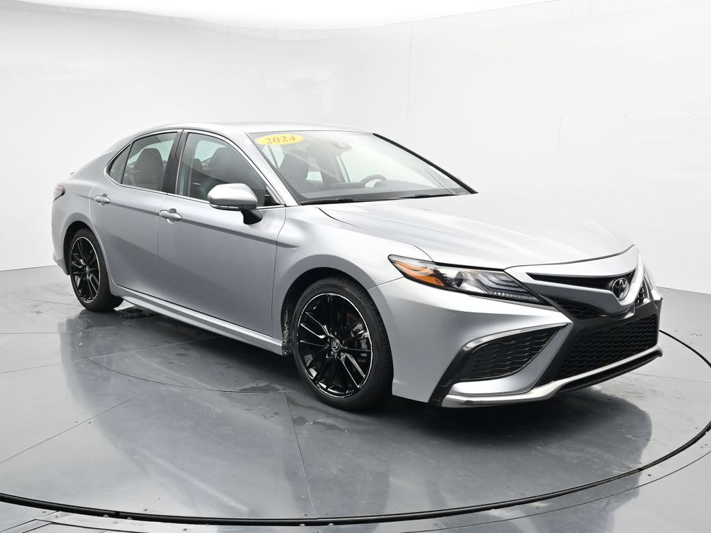 Used 2024 Toyota Camry XSE FWD image 2
