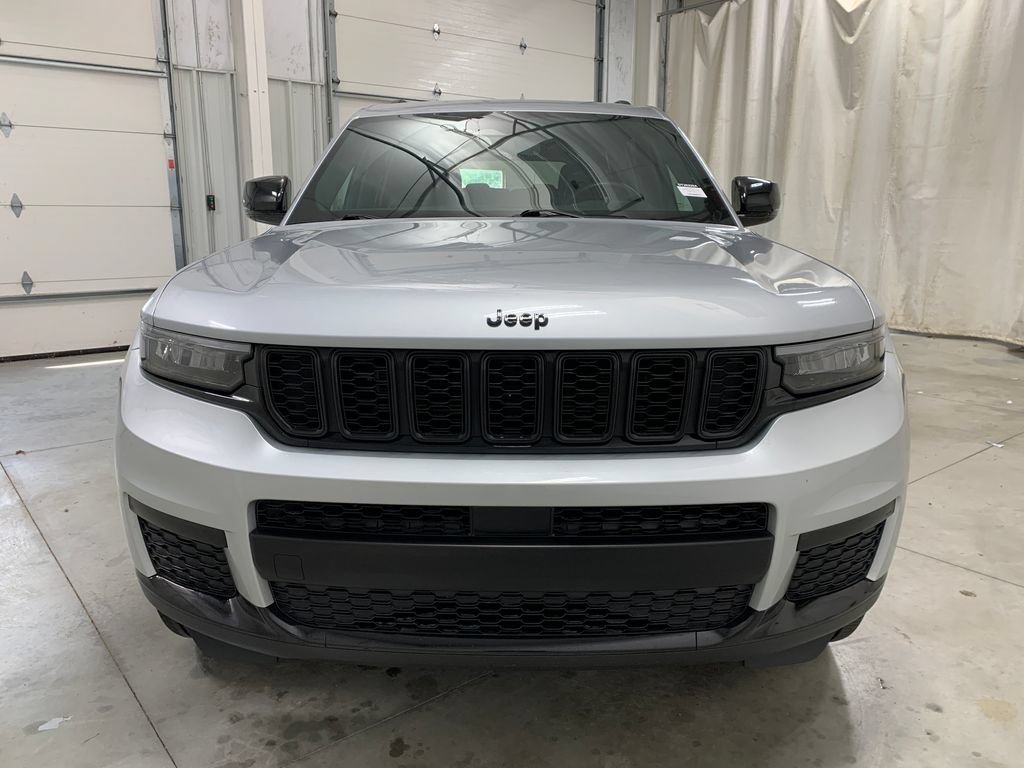 Used 2023 Jeep Grand Cherokee L Altitude AWD/4WD image 30