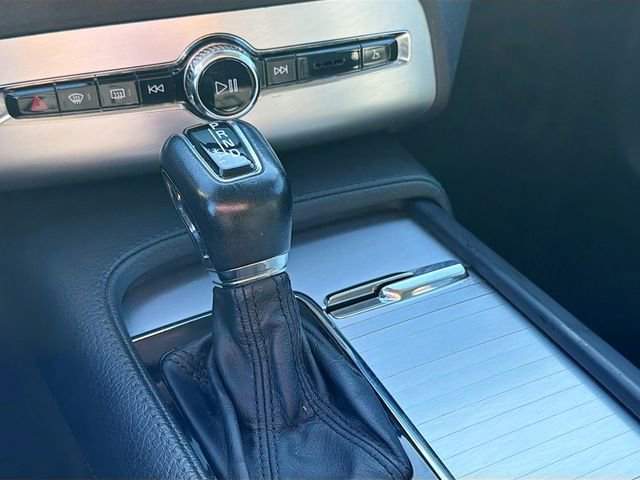 Used 2017 Volvo XC90 T6 Momentum w/ Vision Package image 16