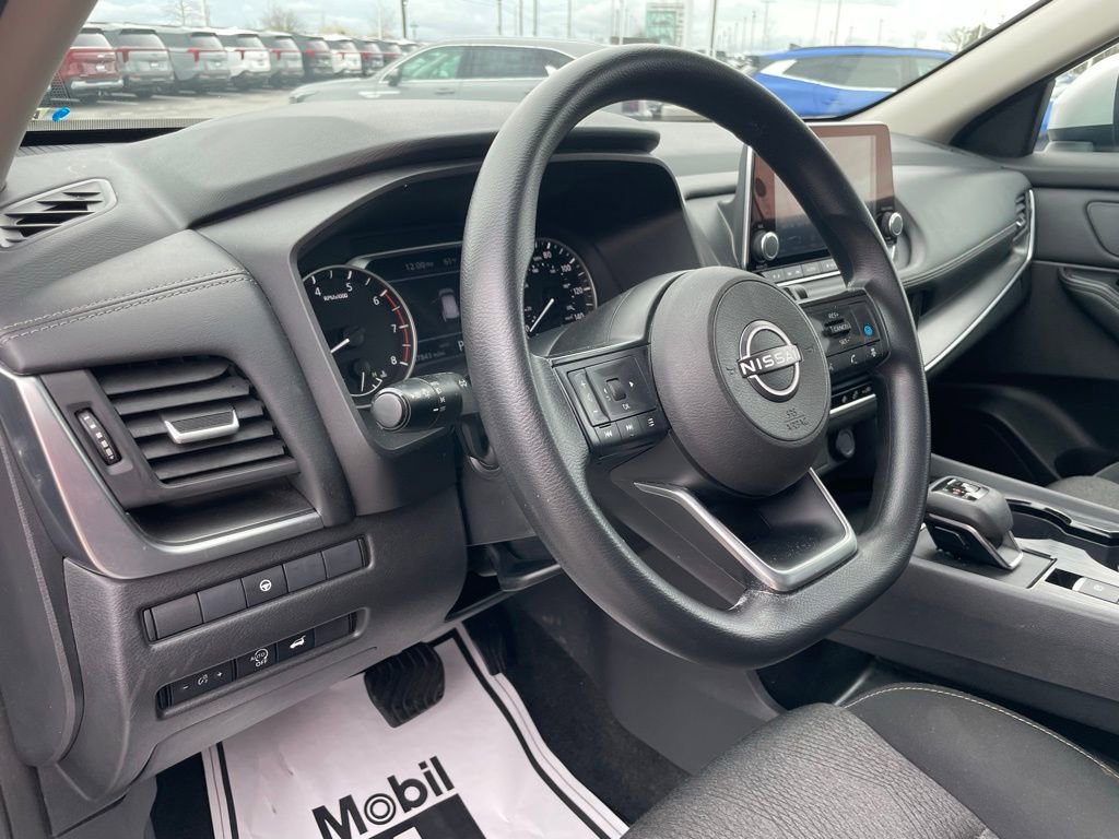 Used 2024 Nissan Rogue SV image 9