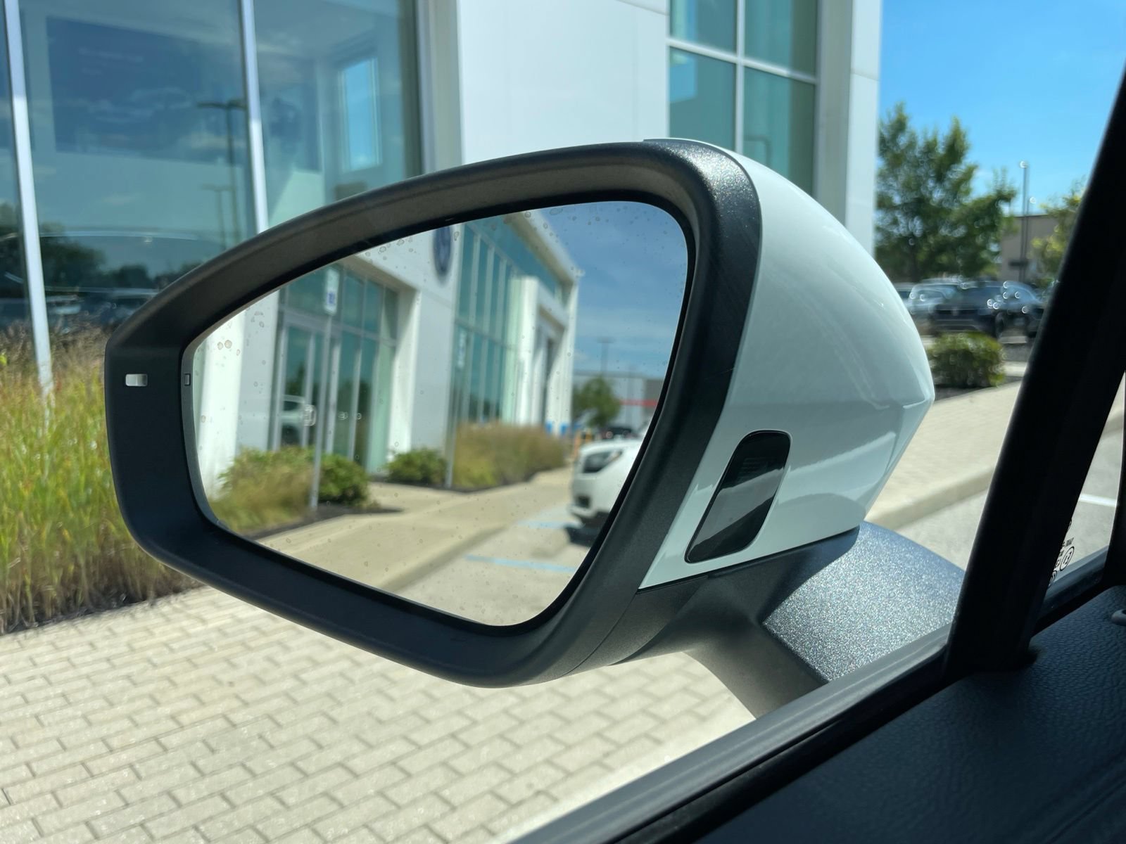 Certified 2025 Volkswagen Tiguan SE FWD image 23