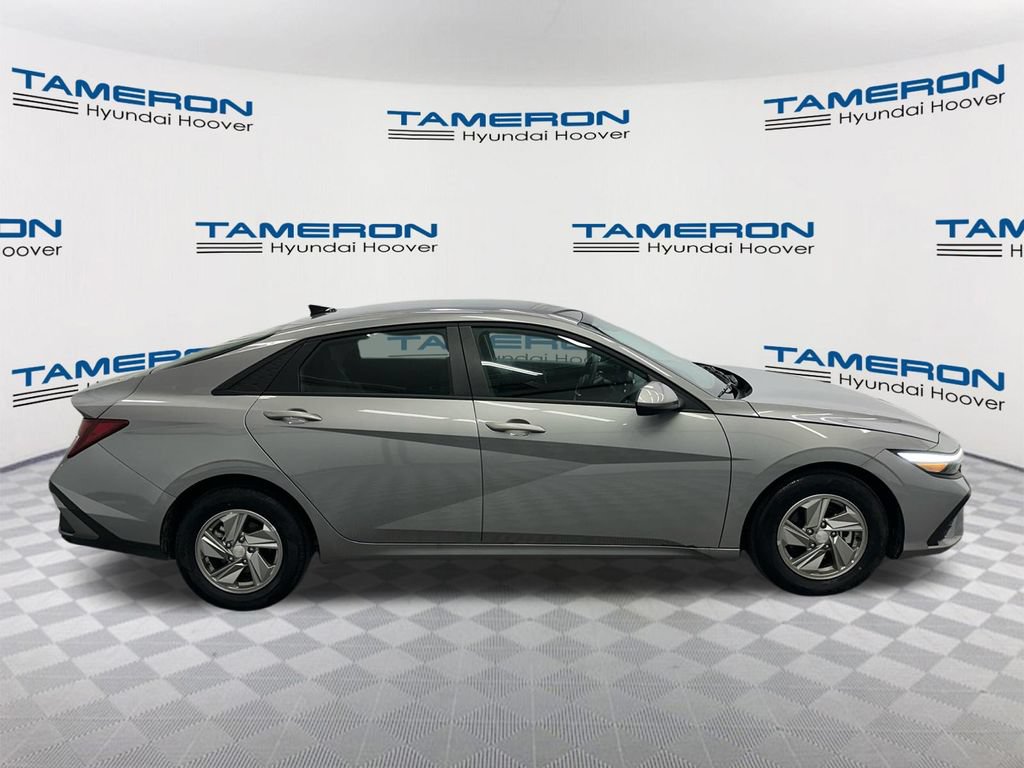 Used 2026 Hyundai Elantra SE w/ Cargo Package FWD image 6
