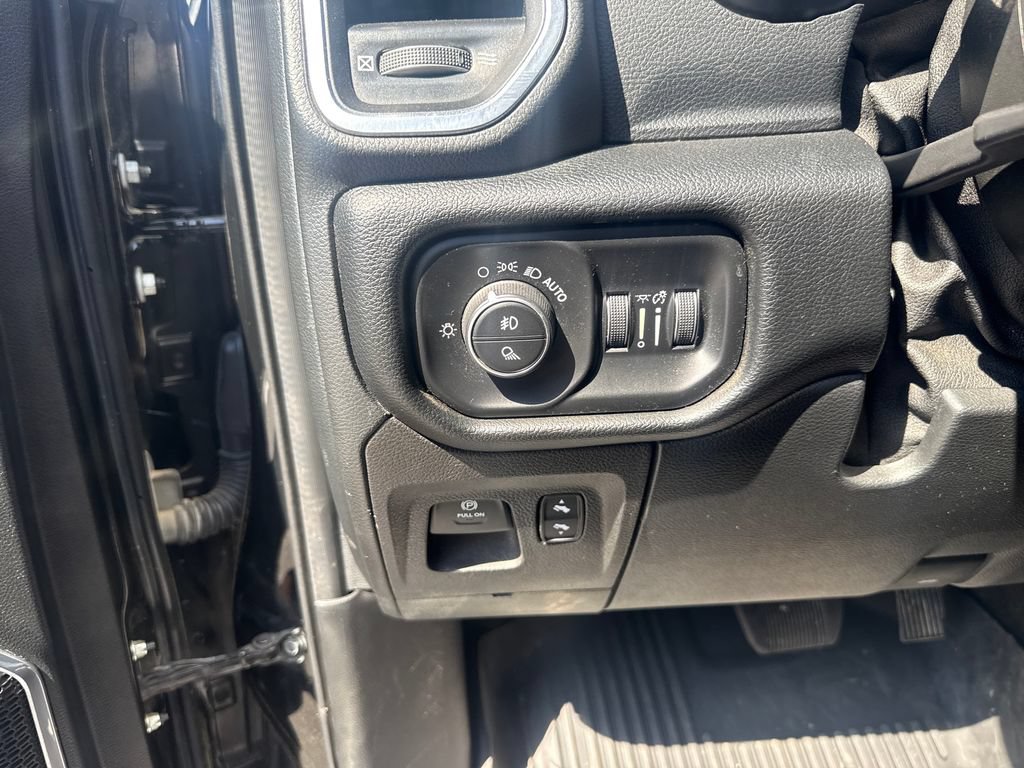 Used 2022 RAM 1500 Laramie AWD/4WD image 13