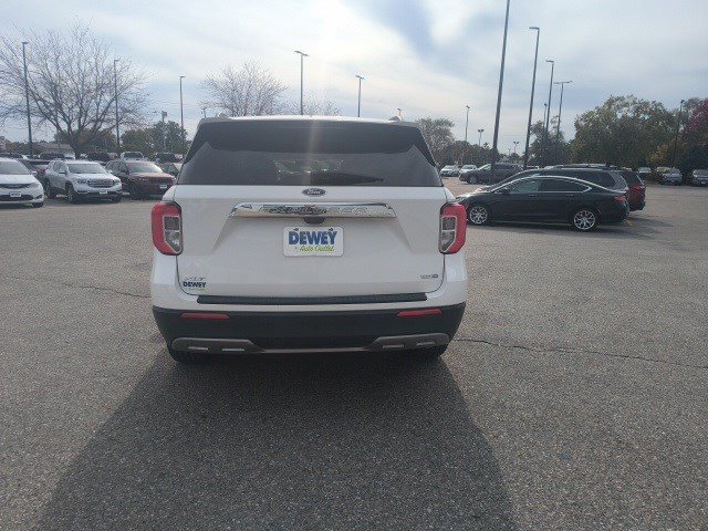 Used 2020 Ford Explorer XLT w/ Equipment Group 202A image 4