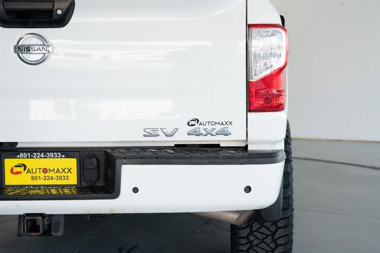 Used 2021 Nissan Titan SV w/ SV Convenience Package AWD/4WD image 8