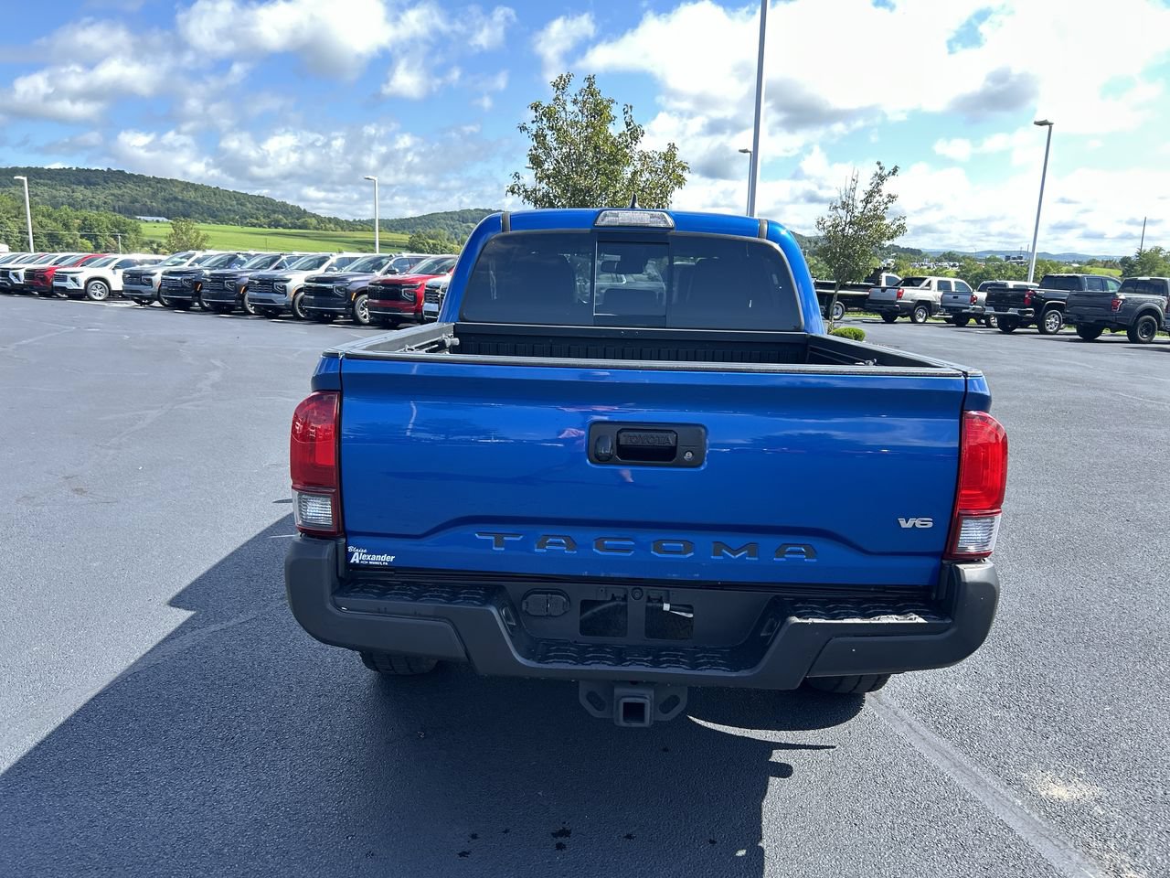 Used 2018 Toyota Tacoma TRD Off-Road w/ Exterior Package AWD/4WD image 6