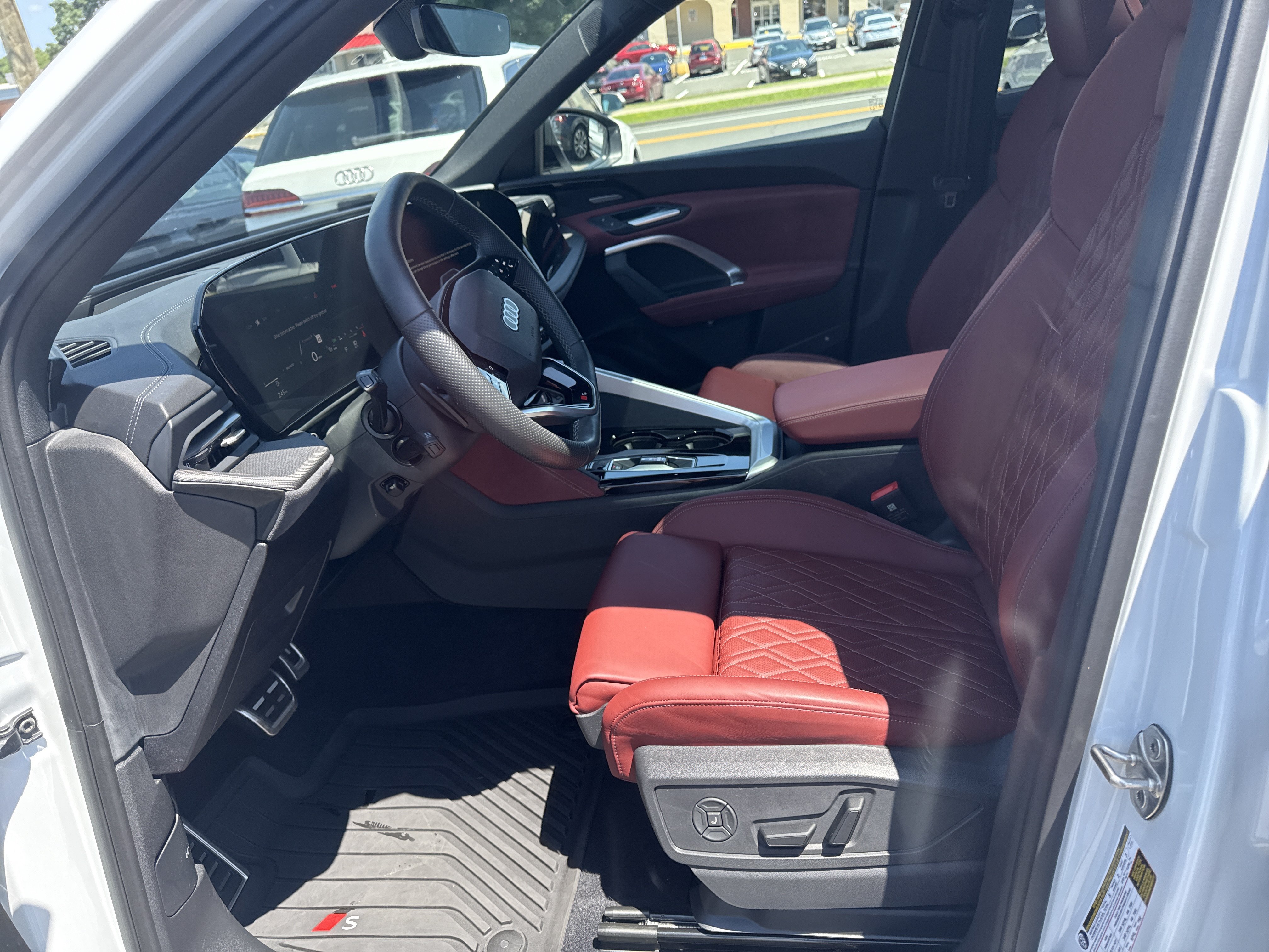 Certified 2025 Audi SQ5 Premium Plus w/ Premium Plus Package AWD/4WD image 5