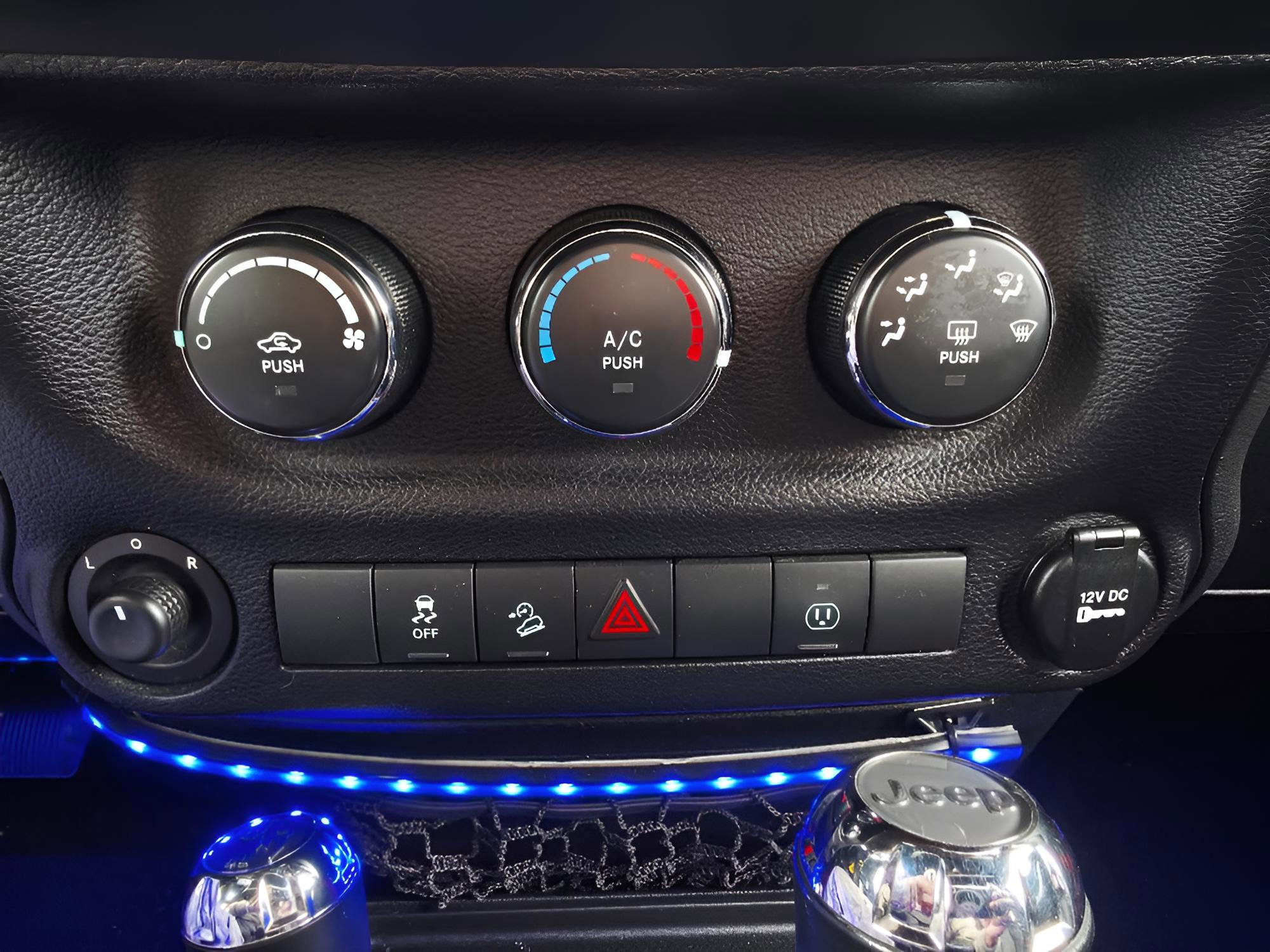 Used 2014 Jeep Wrangler Rubicon w/ Power Convenience Group image 28