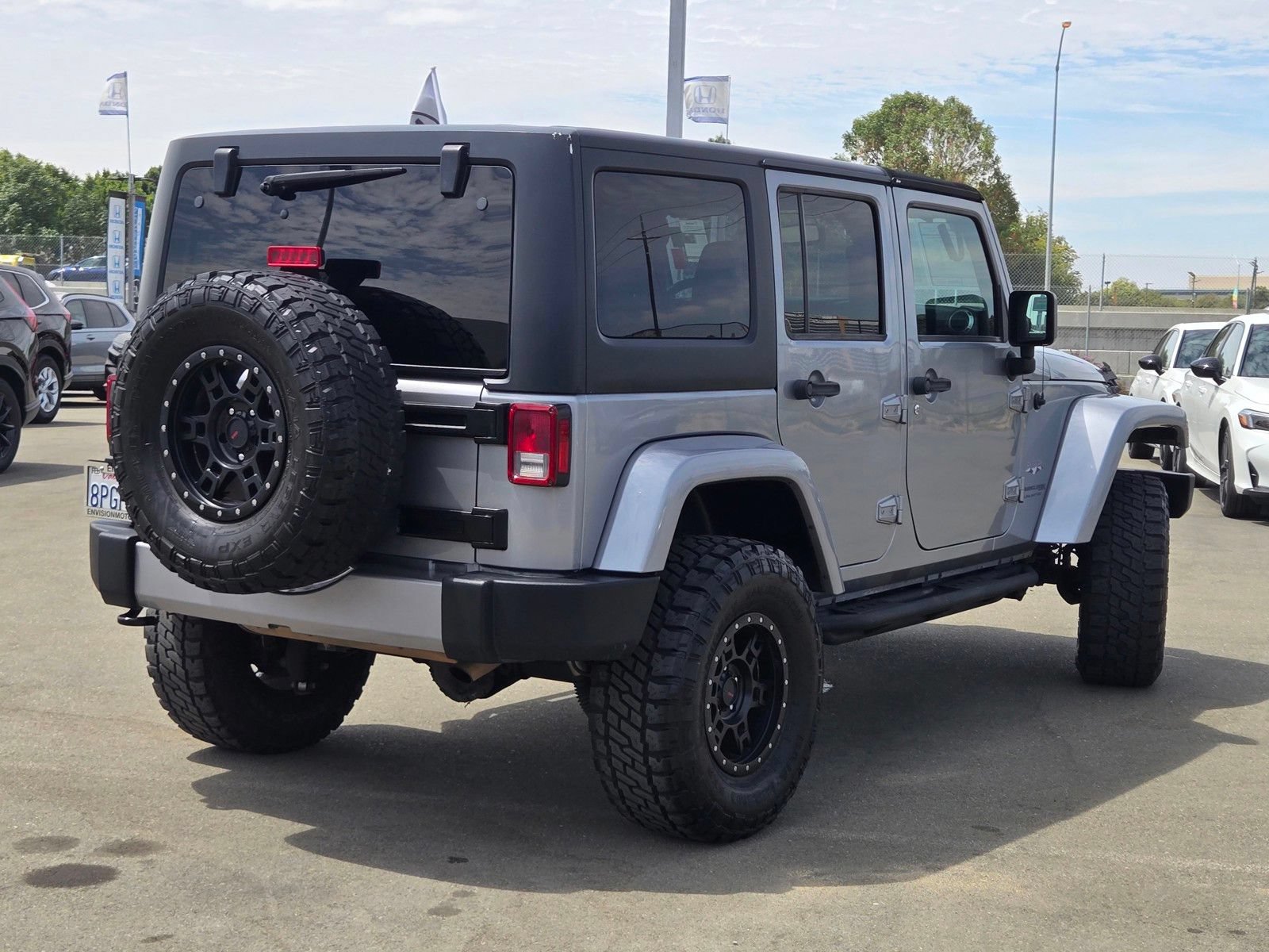 Used 2018 Jeep Wrangler Unlimited Sahara AWD/4WD image 7