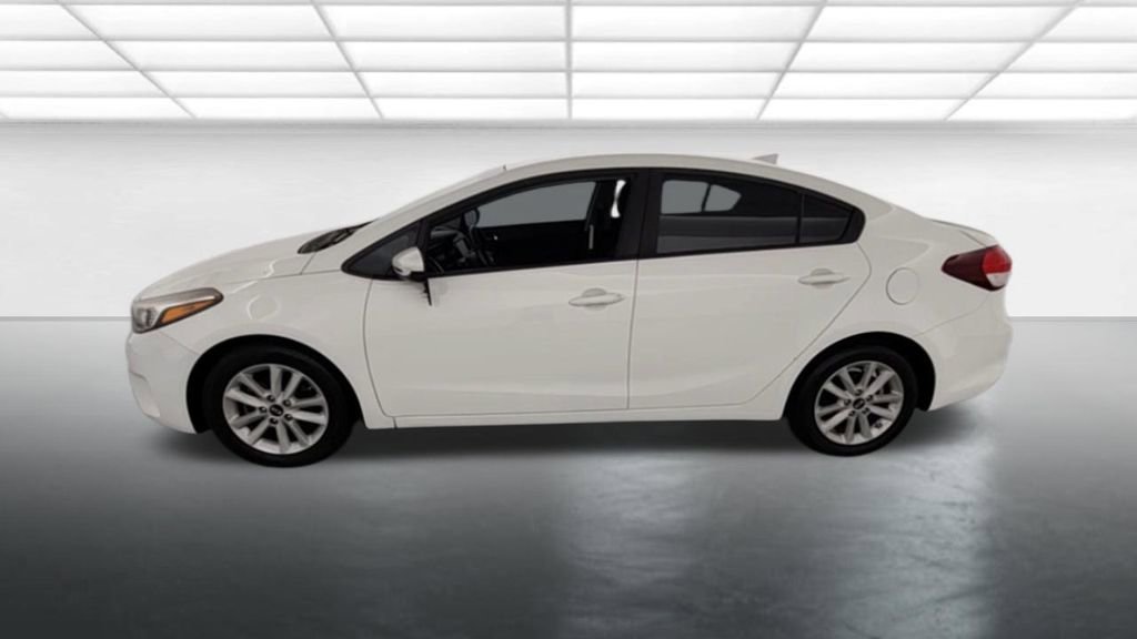 Used 2017 Kia Forte S FWD image 3