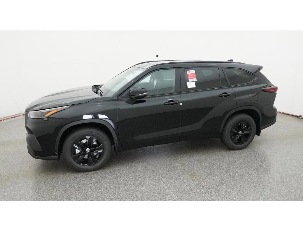 New 2025 Toyota Highlander XLE image 2