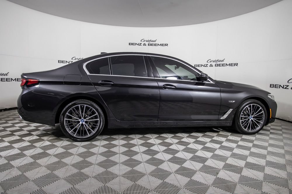 Used 2023 BMW 530e w/ Convenience Package RWD image 4