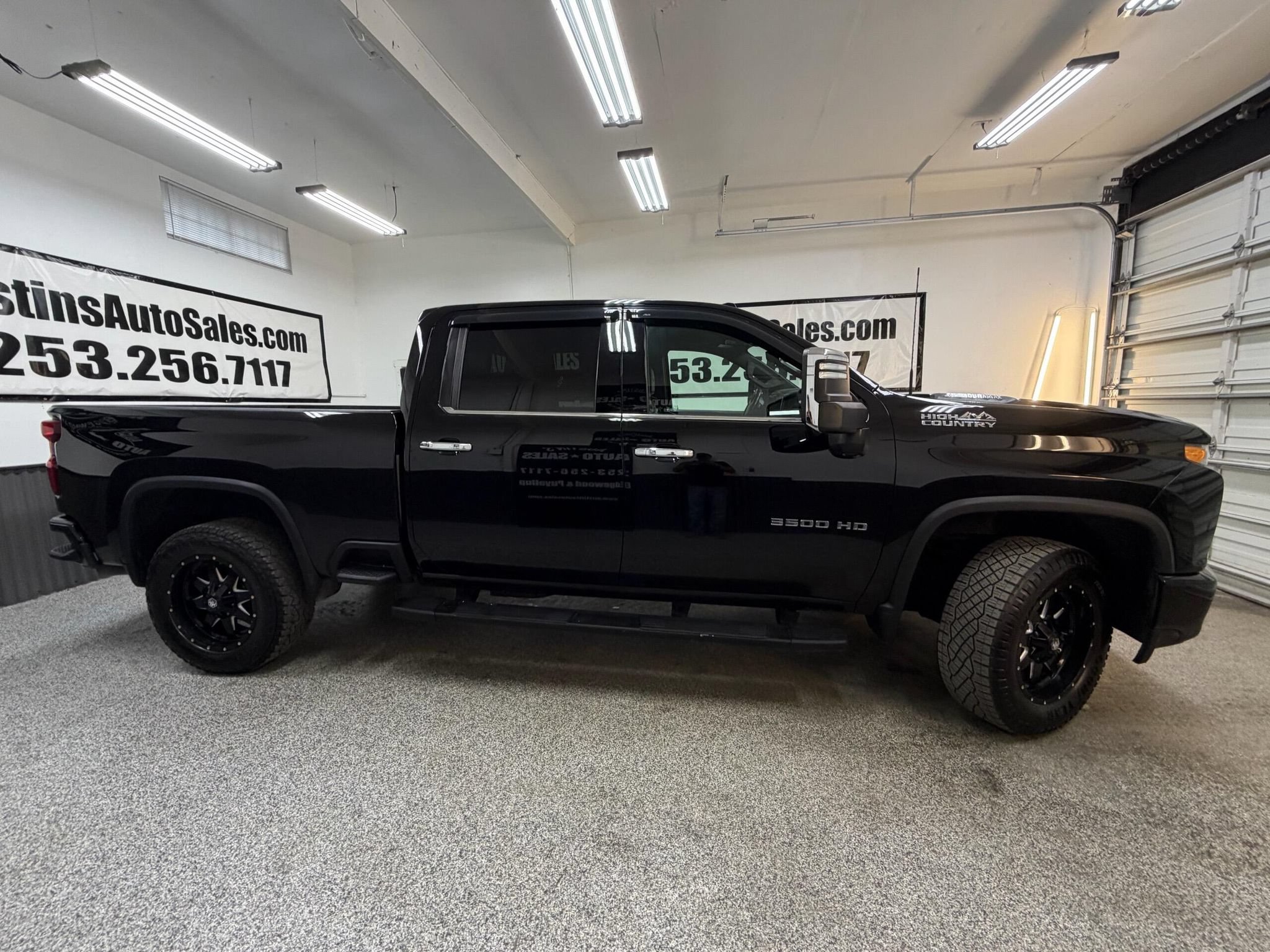 Used 2020 Chevrolet Silverado 3500 High Country w/ Z71 Off-Road Package AWD/4WD image 2