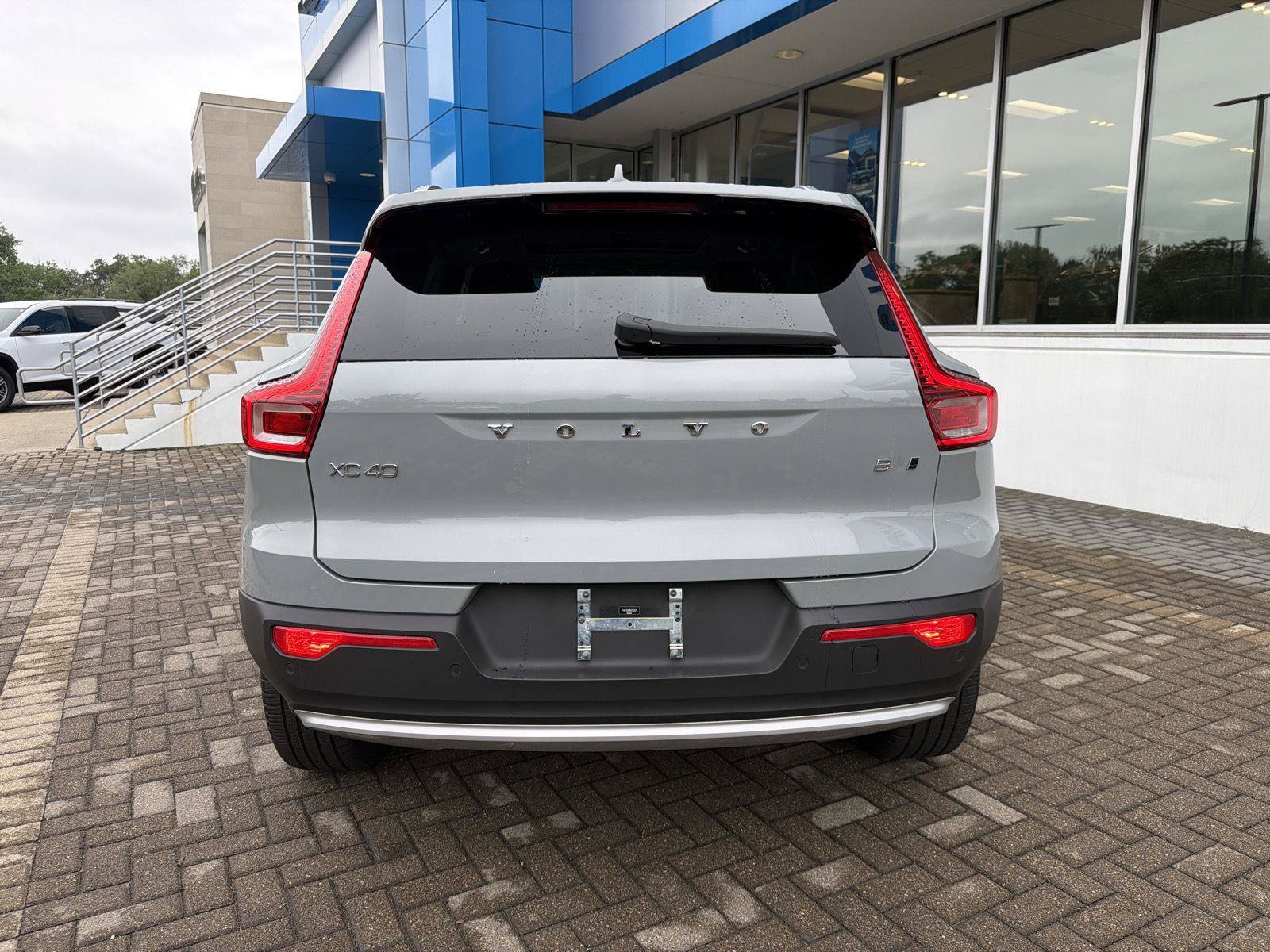 Used 2024 Volvo XC40 B5 Ultimate w/ Protection Package Premier AWD/4WD image 4