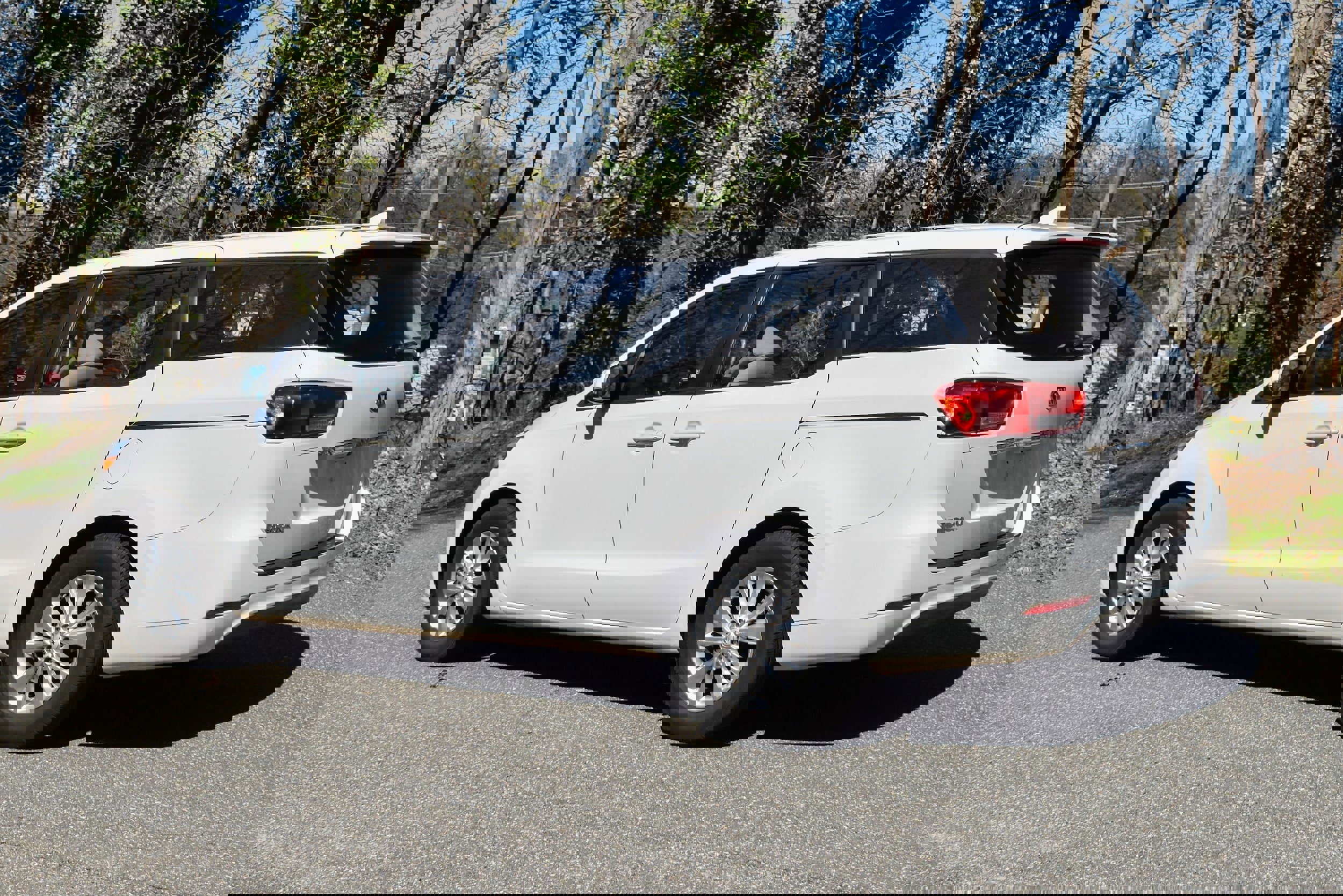 Used 2018 Kia Sedona L image 6