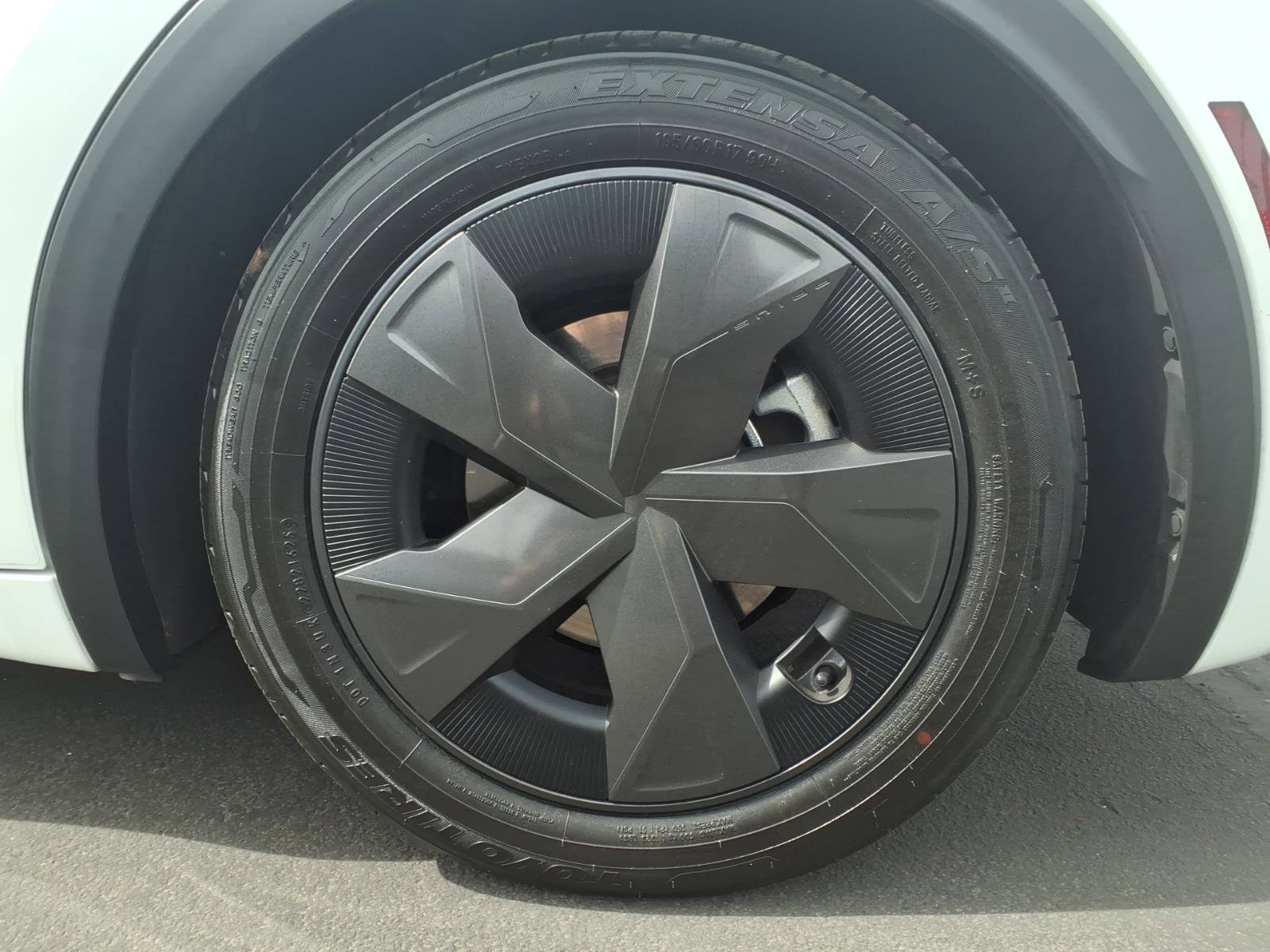 Used 2025 Toyota Prius Plug-In Hybrid FWD image 9